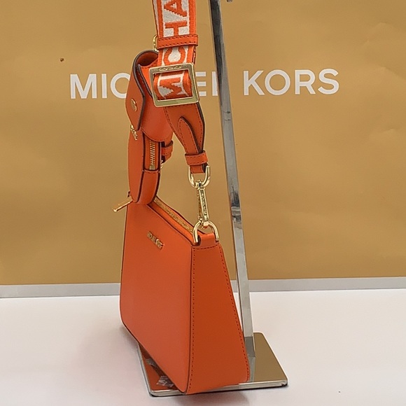 MICHAEL KORS JET SET TRAVEL SMALL SHOULDER CROSSBODY
BAG WITH TECH ATTCHD - Picture 10 of 16